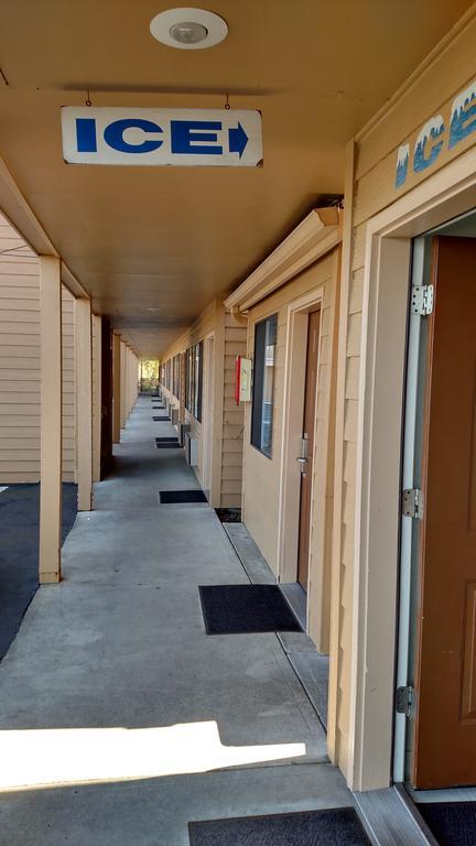 Lewis River Inn Woodland Exterior photo